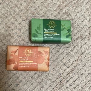 NWT. bath & body works shea butter cleansing bars